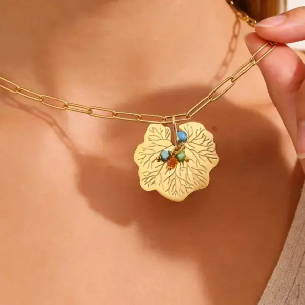 Wholesale Maple Leaf Waterproof Women's Necklace In 304 Stainless Steel With 18K Gold Plated Finish And Zircon Inlay On Box Chain