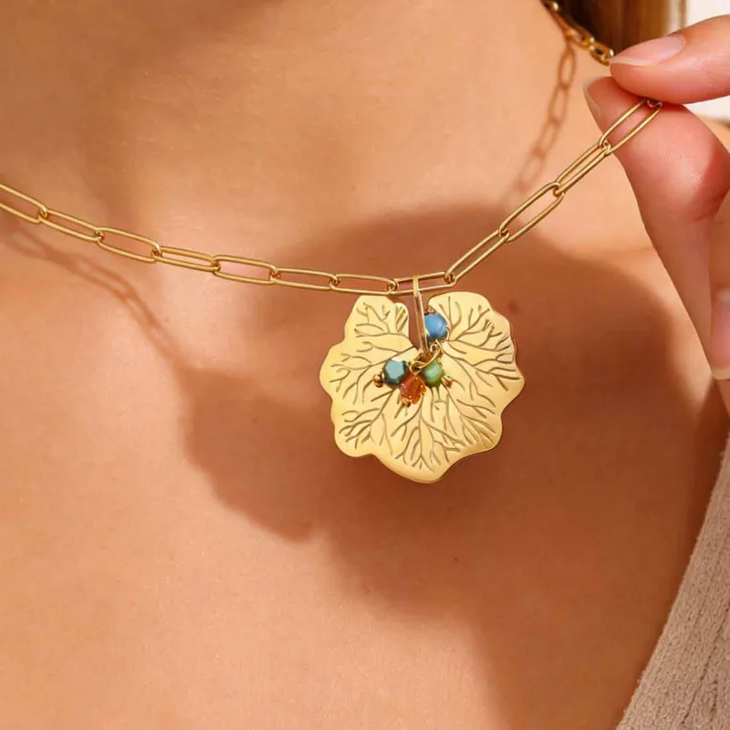 Wholesale Maple Leaf Waterproof Women's Necklace In 304 Stainless Steel With 18K Gold Plated Finish And Zircon Inlay On Box Chain