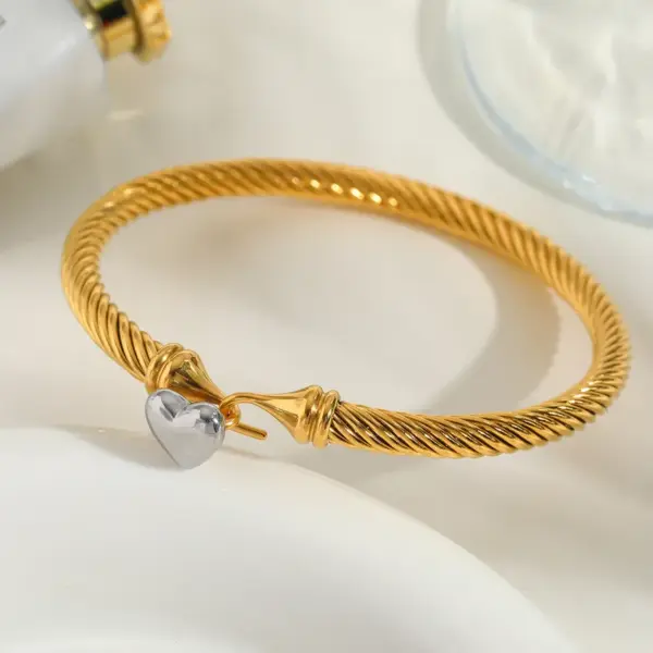 Wholesale 18K Real Gold Plated 304 Stainless Steel PVD Coated Heart Shape Two Tone Plating Bangle