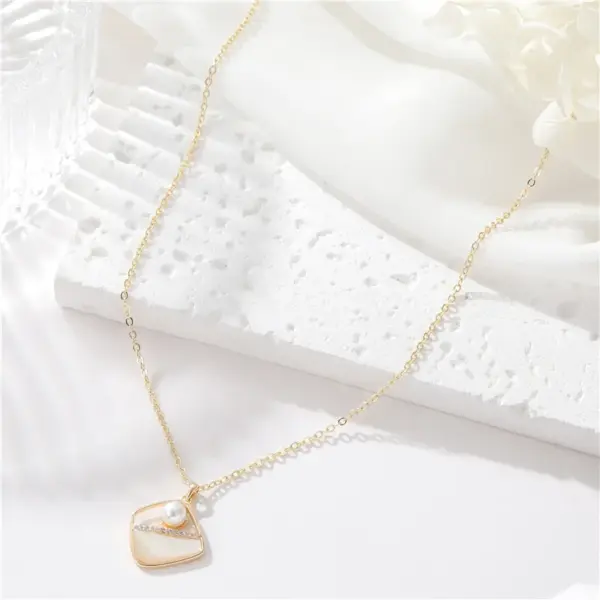 Wholesale Asymmetrical Shell Necklace For Women Featuring Copper Pendant With Electroplated Gold Plating