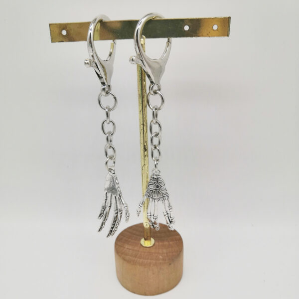 oly-b4a0d298f1860eef045752e11cd8bad9 Wholesale Explosions Jewelry Pendant Halloween Alloy Ghost Hand Keychain Bag Buckle Robot Black 8 Billiards