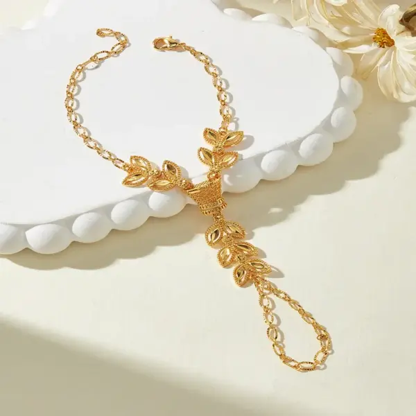 Wholesale A Copper Material Classical Style Wheat Spike Geometric 18K Gold Plated Paperclip Chain Women's Interlocking Bracelet