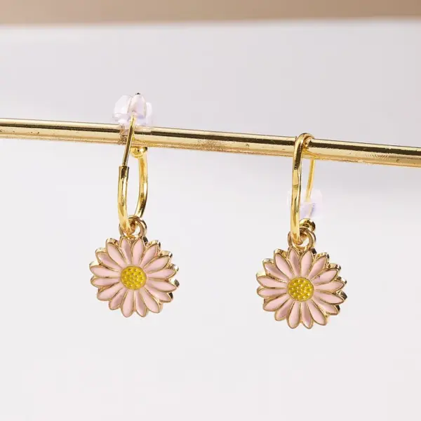 Wholesale Fashionable Plated Flower Earrings Color Preservation Drop Oil Polished Copper Casual Modern Minimalist Style