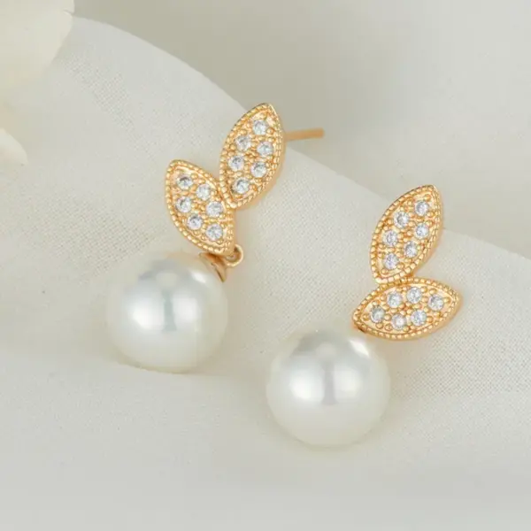 Wholesale Ginkgo Leaf Stud Earrings For Women With 925 Sterling Silver Posts And Copper Base Inlaid With Zircon In Simple Style