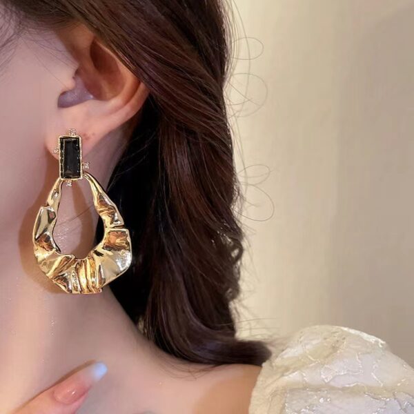 oly-b54f97040ce8dea7bfa838f569bc2a8a Wholesale French Diamond Irregular Metal Pleated Earrings Exaggerated Design Geometric Earrings Fashion Elegant Earrings