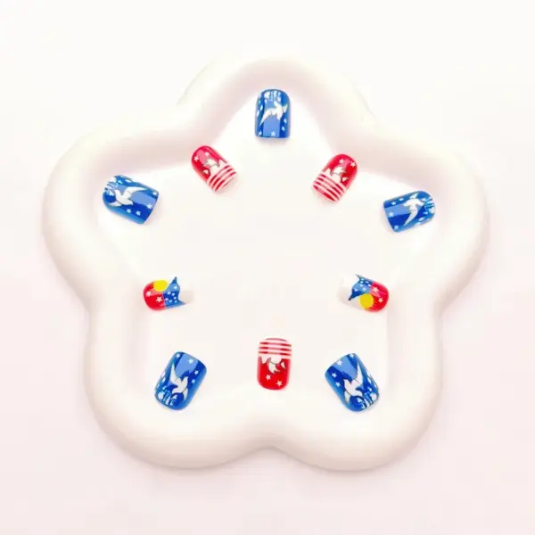 Wholesale 4th Of July Themed Wearable Nail Art Stars And Solid Color Detachable Silicone Nail Tips And Grid 24-Piece Set