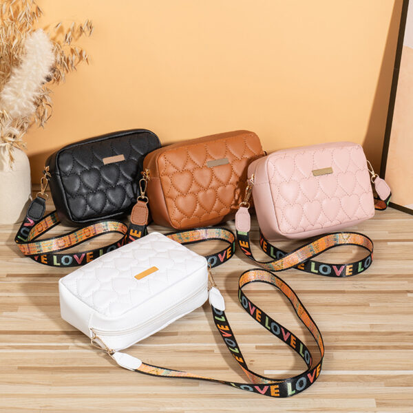 oly-b6c370972089f178b7e155a7e2322da3 Wholesale Heart-shaped small square shoulder bag, embroidered camera bag