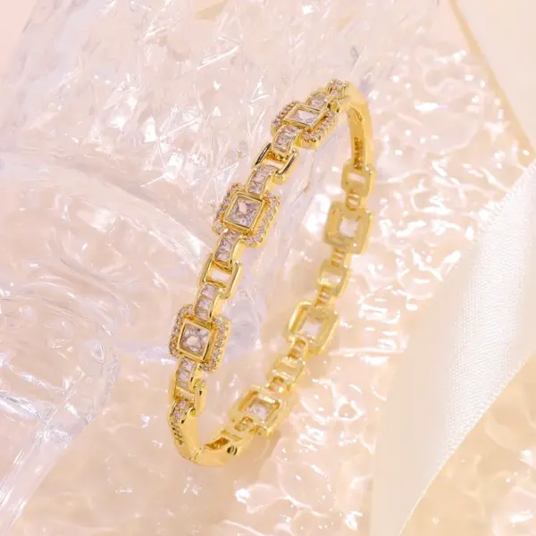 Wholesale Geometric Electroplated Copper Bangle For Women With Zircon Inlay And Water Plating Gold Process