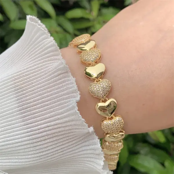 Wholesale Fashionable Multi-Style Copper Plated 18K Gold Color Zircon Heart Geometric Bracelet Suitable For Daily Wear Valentine's Day Gift