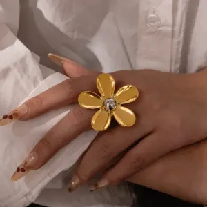 Wholesale Asymmetrical Flowers Jewelry Set For Women In 304 Stainless Steel With 18K Real Gold Plated PVD Coating 0.03µm Thickness