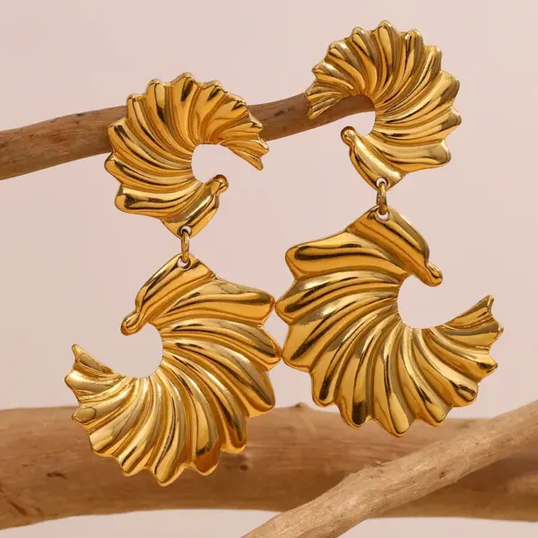 Wholesale PVD Coated Real Gold Plated 18K Gold Geometric Wings 304 Stainless Steel Classic Style Waterproof Non Tarnish Drop Earrings