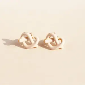 White 0.9 * 1.1cm