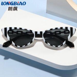 oly-b81da03b6e17cc3fd5708a5a71902259 Wholesale New triangle glasses trend metal chain sunglasses men and women fashion personality cat's eye sunglasses