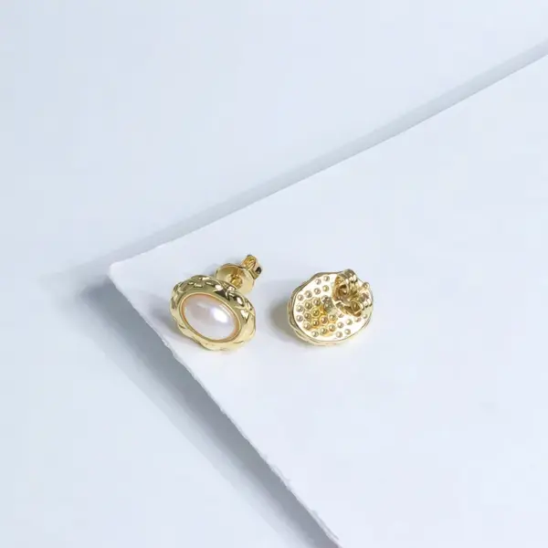Wholesale European And American Cross-Border Niche High-End Oval Pearl Earrings For Women, Elegant Fashionable Simple Versatile Vacuum Electroplated 18K Gold Copper Earrings