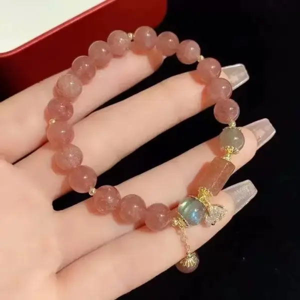 Wholesale Sweet Style Strawberry Crystal Flower Bracelet Versatile Pendant Charm For Girlfriend Best Friend Matching Jewelry Gift