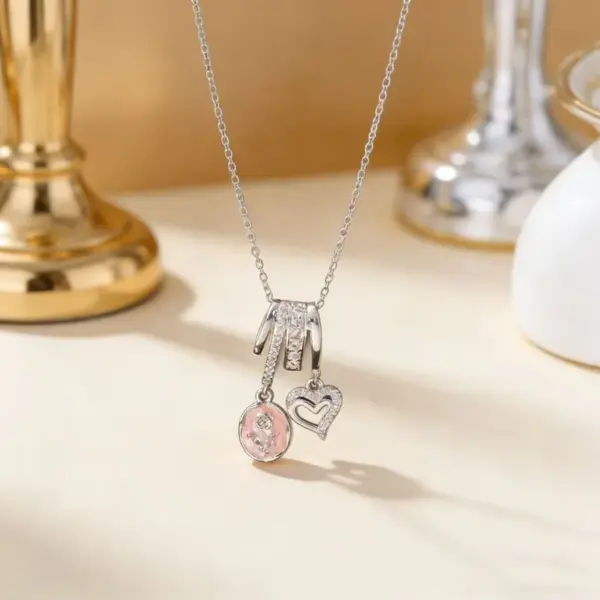 Wholesale Heart Shape Inlay Pendant Necklace For Women In Copper With 18K Gold Plated And Rhinestones On Cable Chain