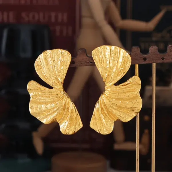Wholesale PVD Coated Real Gold Plated 18K Gold Petal 304 Stainless Steel Simple Style Waterproof Non Tarnish Ear Studs
