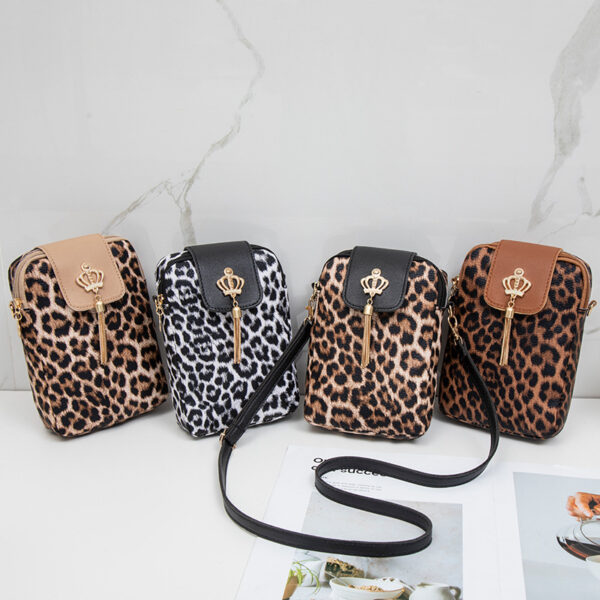 oly-b8d4d58f2339de88f8f98667cf34de99 Wholesale Vertical small bag, retro color-blocked crossbody bag, leopard print tassel phone bag