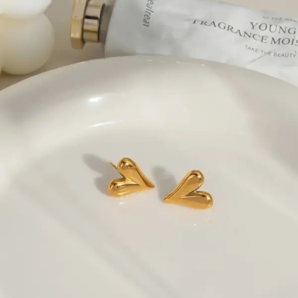 Wholesale PVD Coated Real Gold Plated 18K Gold Heart Shape 304 Stainless Steel Elegant Lady Waterproof Non Tarnish Ear Studs