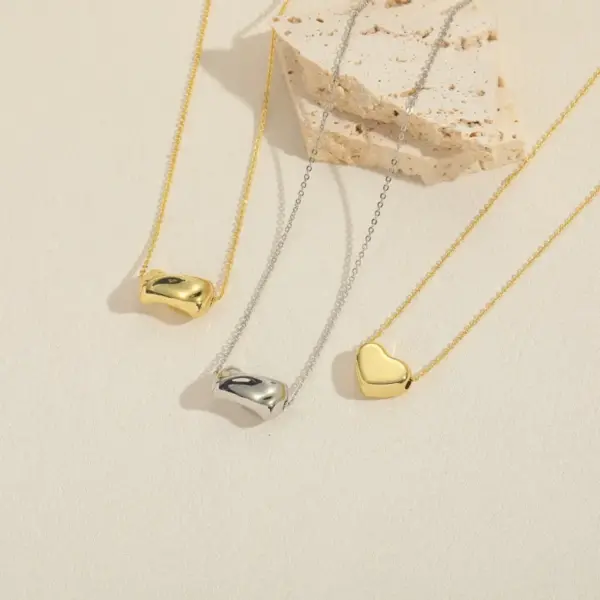Wholesale New Fashion Simple Geometric Smooth Daily Versatile Petite Heart-Shaped 14K Gold-Plated Collarbone Chain Women's Necklace