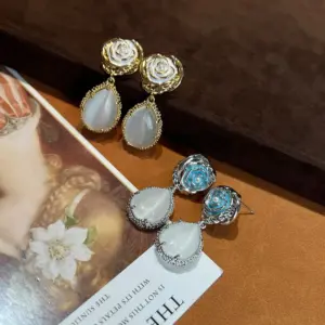 Wholesale Vintage Cat's Eye Stone Flower Waterdrop Earrings Versatile High-End S925 Earrings Geometric Pattern French Vintage Style Women's Jewelry