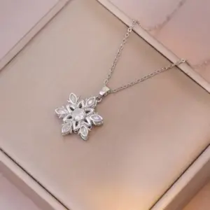 X3605 Steel Rotating Flower Necklace