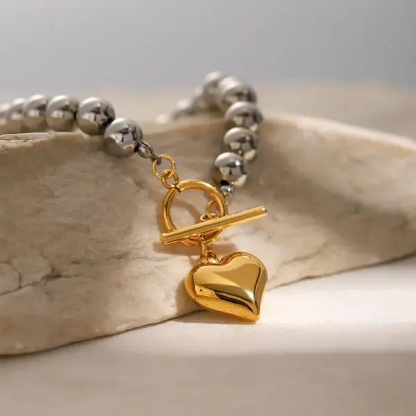 Wholesale PVD Coated Real Gold Plated 18K Gold Heart Shape 304 Stainless Steel Simple Style Classic Style Waterproof Non Tarnish 304 Stainless Steel Bracelets