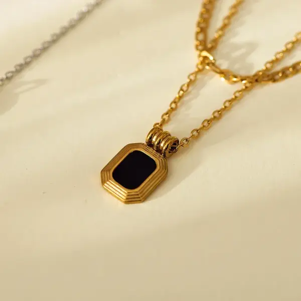 Wholesale French Retro High-End 304 Stainless Steel Clavicle Pendant Moon Star Necklace Accessories For Women 18K Real Gold Plated Vacuum Electroplated Geometric Inlaid Cable Chain