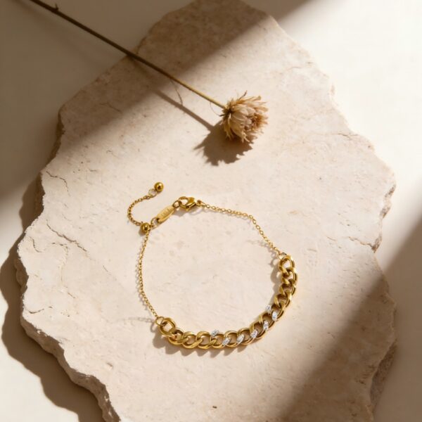 Wholesale Titanium steel chunky chain diamond-encrusted bracelet, a light luxury jewelry.