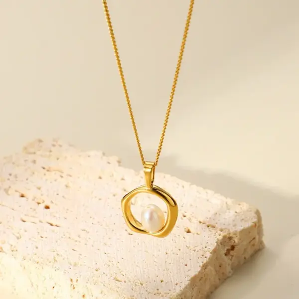 Wholesale PVD Coated Real Gold Plated Round 304 Stainless Steel Freshwater Pearl IG Style Waterproof Non Tarnish 304 Stainless Steel Pendant Necklace