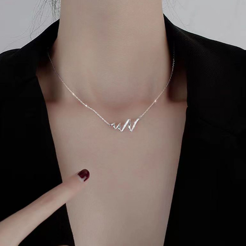 Wholesale Snake-shaped Geometric Spiral Wave Necklace Female Niche Design Sense Clavicle Chain Cold Fashion Cyber Celebrity Clavicle Chain