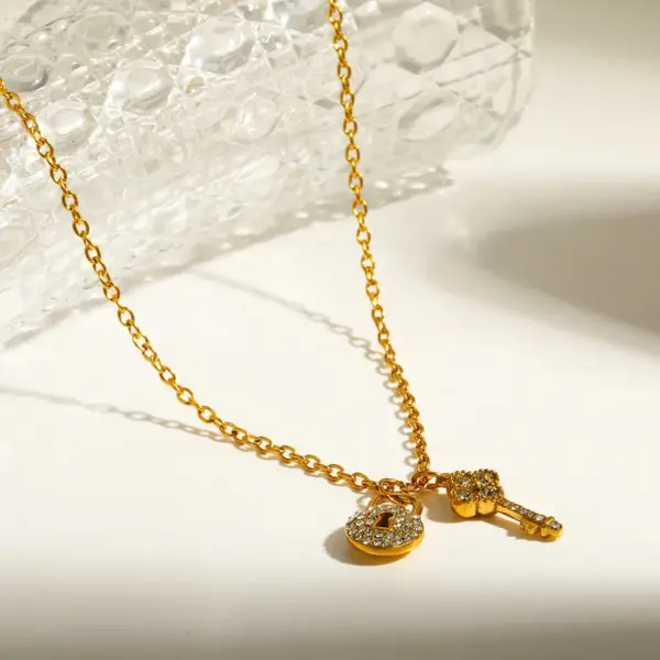 Wholesale Asymmetrical Key Necklace For Women In 304 Stainless Steel With 18K Real Gold Plated PVD Coating And Rhinestone Inlay On Cable Chain