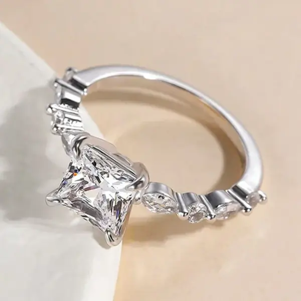 Wholesale Geometric Claw Setting Ring For Women In Copper With White K Water Plating And Zircon Inlay
