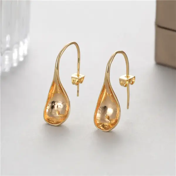 Wholesale Geometric Ear Hook Earrings For Women Featuring Copper Material With Artificial Pearl Inlay