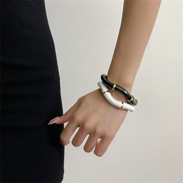 oly-bb389c649b386c9e3dd74c1e56904417 Wholesale French Vintage Enamel Oil Dropping Irregular Wave Open Bracelet Simple Daily All-match Exquisite Stacked Bracelet for Women