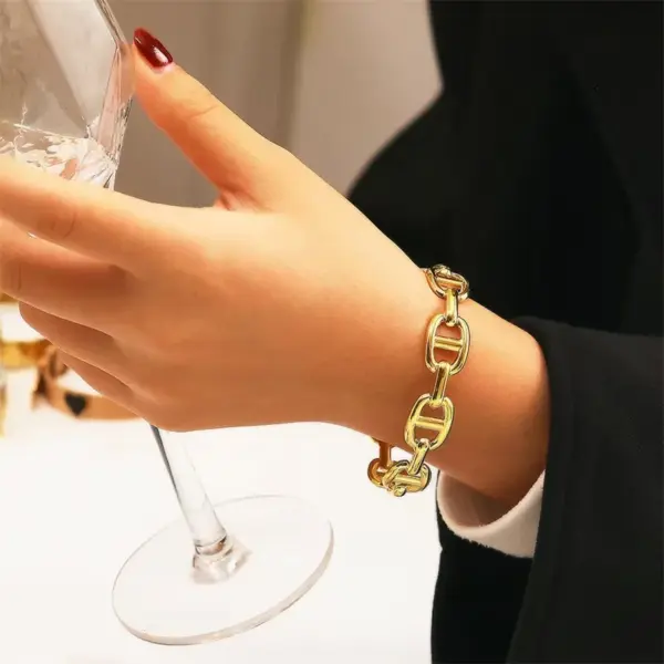 Wholesale H Letter 304 Stainless Steel Geometric Pig Nose C-shaped Open Adjustable Bracelet Trendy Style