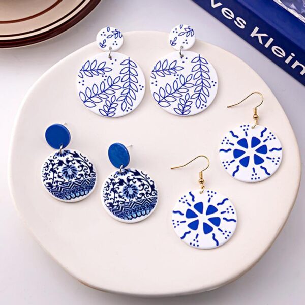 Wholesale style blue and white porcelain fragment earrings retro acrylic blue earrings elegant geometric earrings for women