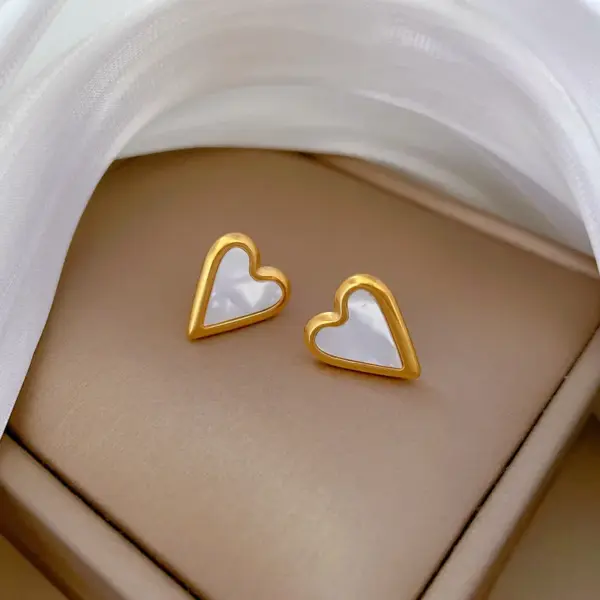 Wholesale PVD Coated Real Gold Plated Heart Shape Titanium Steel IG Style Waterproof Non Tarnish Ear Studs