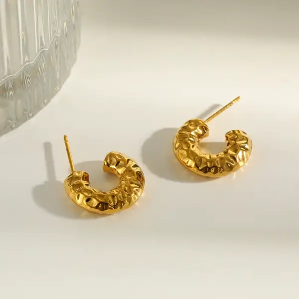 oly-bbf68b859f010561bd32c8b490a8148e Wholesale Three-dimensional Irregular Stud Earrings In 304 Stainless Steel With 18K Real Gold PVD Coating And 0.03µm Thickness