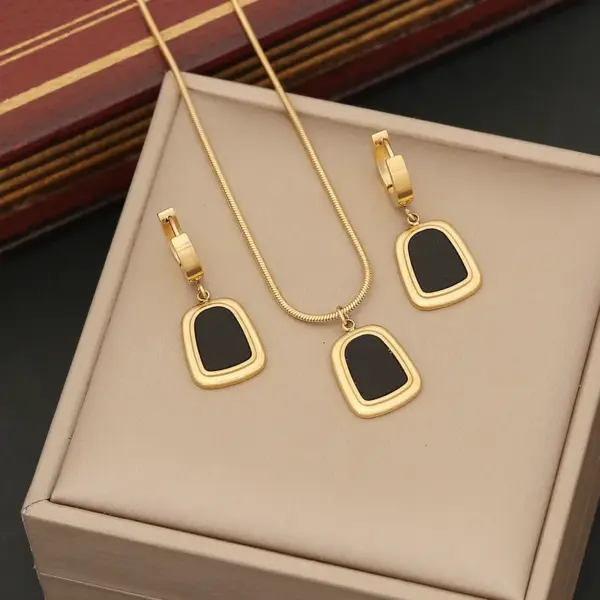 Wholesale PVD Coated 18K Gold Real Gold Plated Geometric Color Block Stainless Steel Shell Simple Style Waterproof Non Tarnish Jewelry Set
