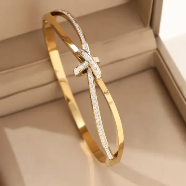 Wholesale Fashionable Luxury Single Bracelet Star/ Knot Design Suitable For Ladies Daily Party Shopping Or Casual Wear Elegant Vintage New Design Gold Plated Stainless Steel Glass