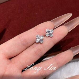 E521 four leaves autumn platinum white diamond stud earrings