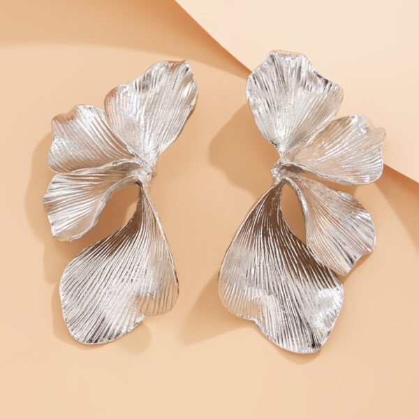 Wholesale Ig personality double-layer five-petal flower earrings vintage striped leaves tassel earrings