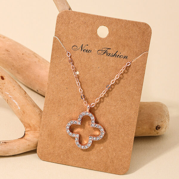 oly-bdced20fc7d18a9f93bb6dbf129594f6 Wholesale fashion women's clover necklace light luxury elegant simple Mori niche pendant jewelry