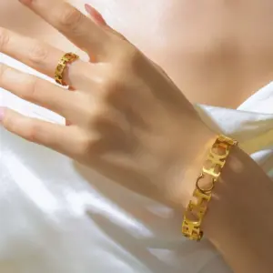oly-be29ca52ec4dae48b446d0a49f5bd59f Wholesale Ion Plating (IP) Real Gold Plated 18K Gold Letter 304 Stainless Steel Elegant Luxurious Modern Style Waterproof Non Tarnish Jewelry Set