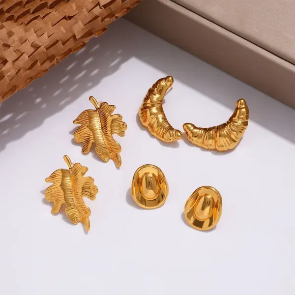 Wholesale Waterproof Non Tarnish Leaves Stud Earrings For Women In 201 Stainless Steel With Real Gold Plated PVD Coating And 0.03µm Thickness