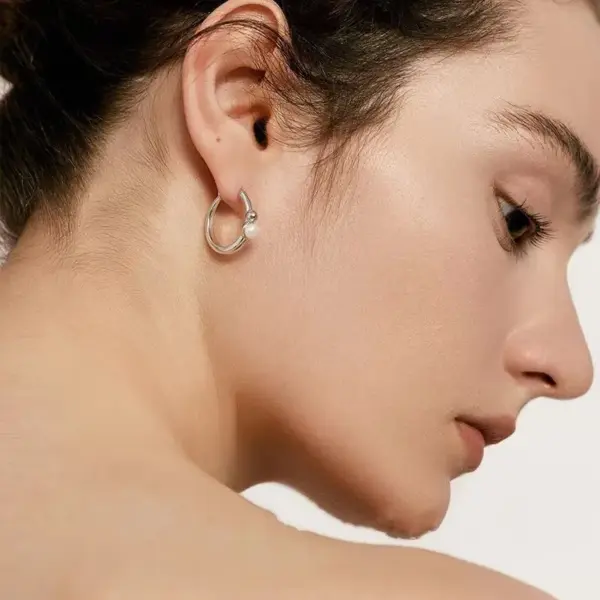 Wholesale Elegant Simple Pearl Women's Earrings Fashionable High-End Design Sensation Versatile Clip-On Jewelry Accessories