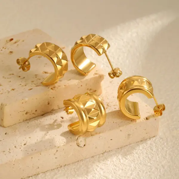 Wholesale PVD Coated Real Gold Plated 18K Gold C Shape 304 Stainless Steel Simple Style Shiny Waterproof Non Tarnish Earrings