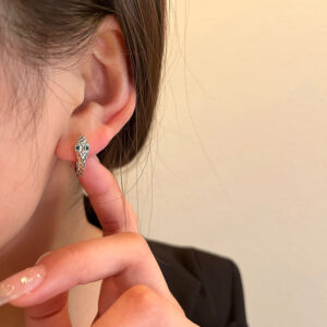 Single green eye snake ear clip