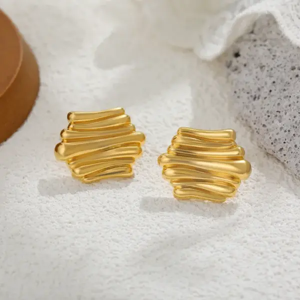 Wholesale Copper Irregular PVD Coated 18K Real Gold Plated Retro British Style Ear Studs